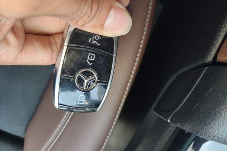Used Mercedes-Benz A-Class 2022 Revised Version A 200 L Sport Sedan Fashionable Style Vehicle Key