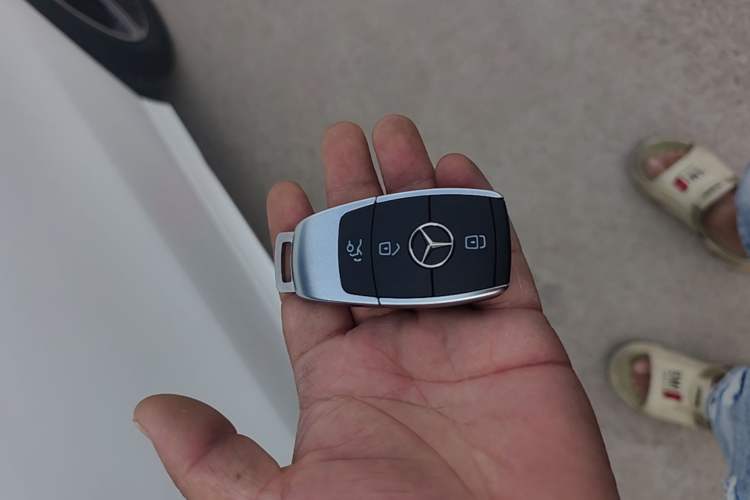 Used Mercedes-Benz A-Class 2022 Revised Version A 200 L Sport Sedan Fashionable Style Vehicle Key
