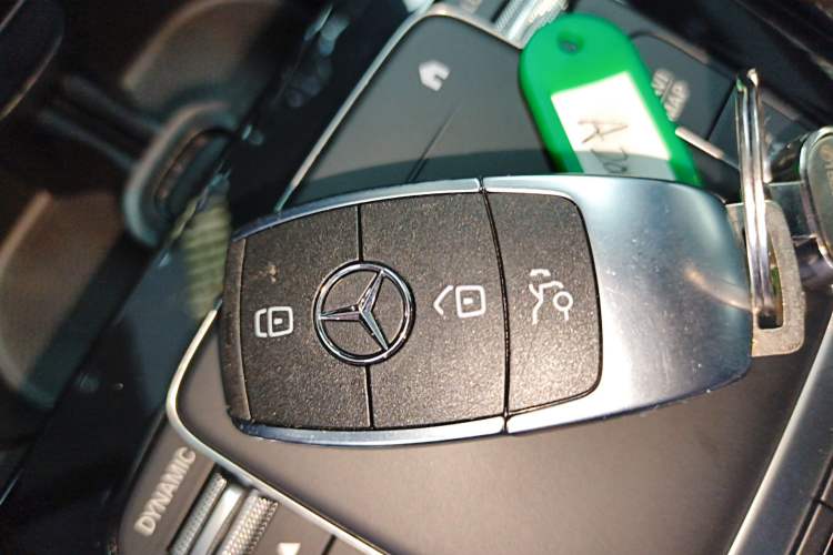 Used Mercedes-Benz A-Class 2022 Revised Version A 200 L Sport Sedan Fashionable Style Vehicle Key