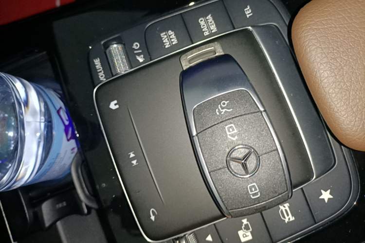 Used Mercedes-Benz A-Class 2022 Revised Version A 200 L Sport Sedan Fashionable Style Vehicle Key