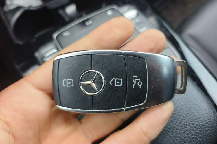 Used Mercedes-Benz A-Class 2022 Second Facelift A 200 L Sport Sedan Fashion Version Vehicle Key