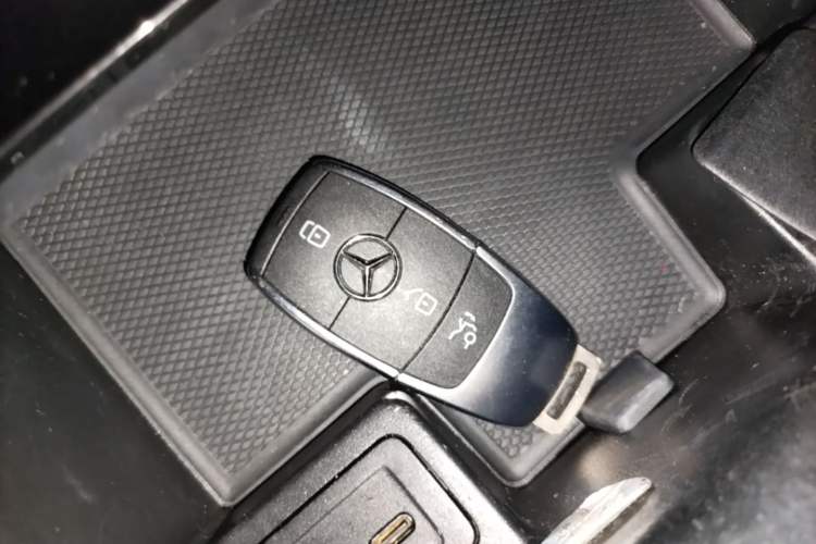 Used Mercedes-Benz A-Class 2022 Second Facelift A 200 L Sport Sedan Fashion Version Vehicle Key