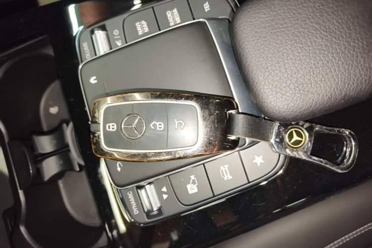 Used Mercedes-Benz A-Class 2022 Revised Version A 200 L Sport Sedan Fashionable Style Vehicle Key