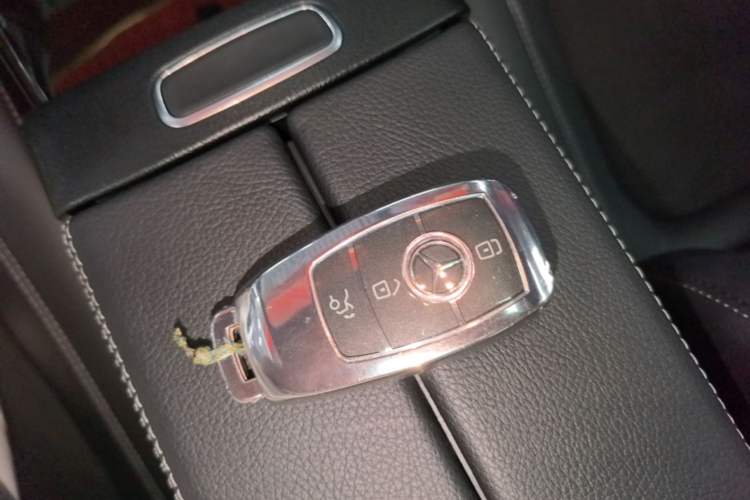 Used Mercedes-Benz A-Class 2022 Revised Version A 200 L Sport Sedan Fashionable Style Vehicle Key