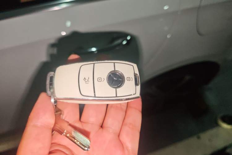 Used Mercedes-Benz A-Class 2022 Revised Version A 200 L Sport Sedan Fashionable Style Vehicle Key