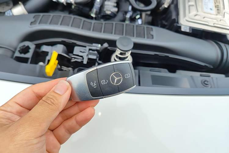 Used Mercedes-Benz A-Class 2022 Revised Version A 200 L Sport Sedan Fashionable Style Vehicle Key
