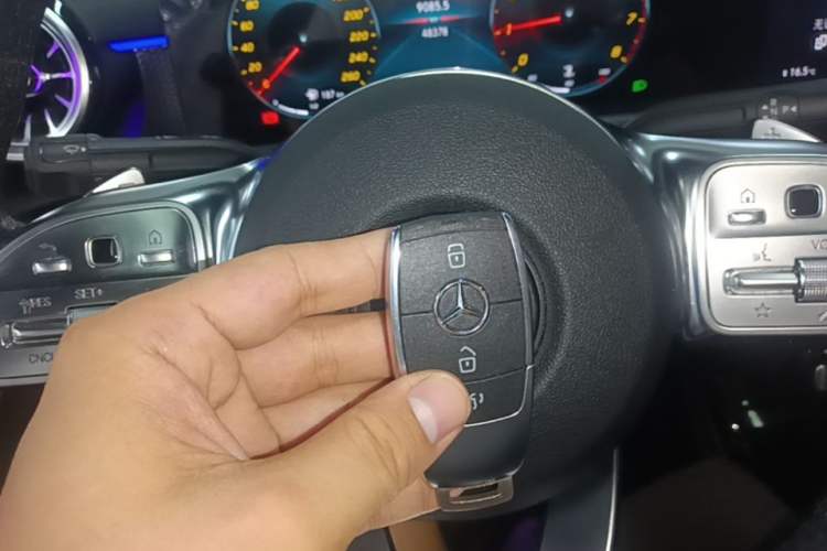 Used Mercedes-Benz A-Class 2022 Second Facelift A 200 L Sport Sedan Fashion Version Vehicle Key