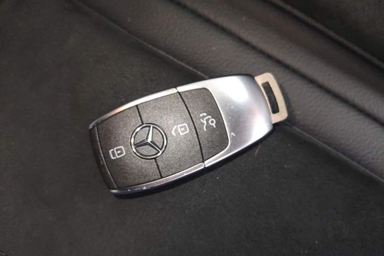 Used Mercedes-Benz A-Class 2022 Revised Version A 200 L Sport Sedan Fashionable Style Vehicle Key