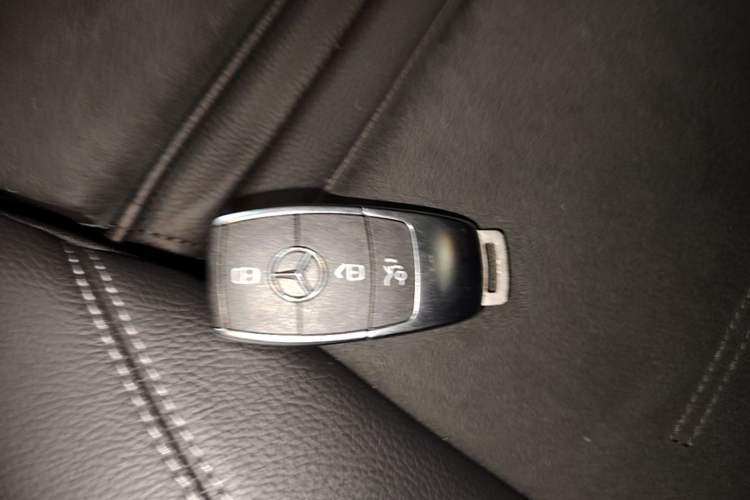 Used Mercedes-Benz A-Class 2022 Revised Version A 200 L Sport Sedan Fashionable Style Vehicle Key