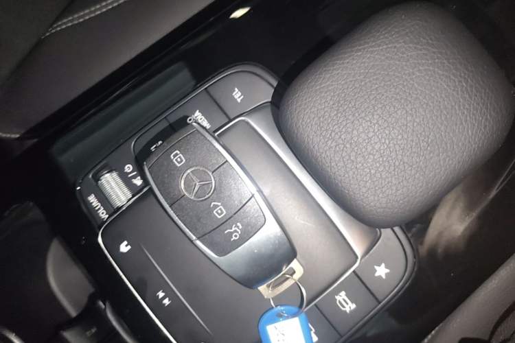 Used Mercedes-Benz A-Class 2022 Revised Version A 200 L Sport Sedan Fashionable Style Vehicle Key