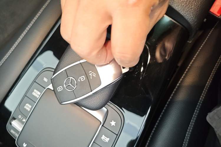Used Mercedes-Benz A-Class 2022 Second Facelift A 200 L Sport Sedan Fashion Version Vehicle Key