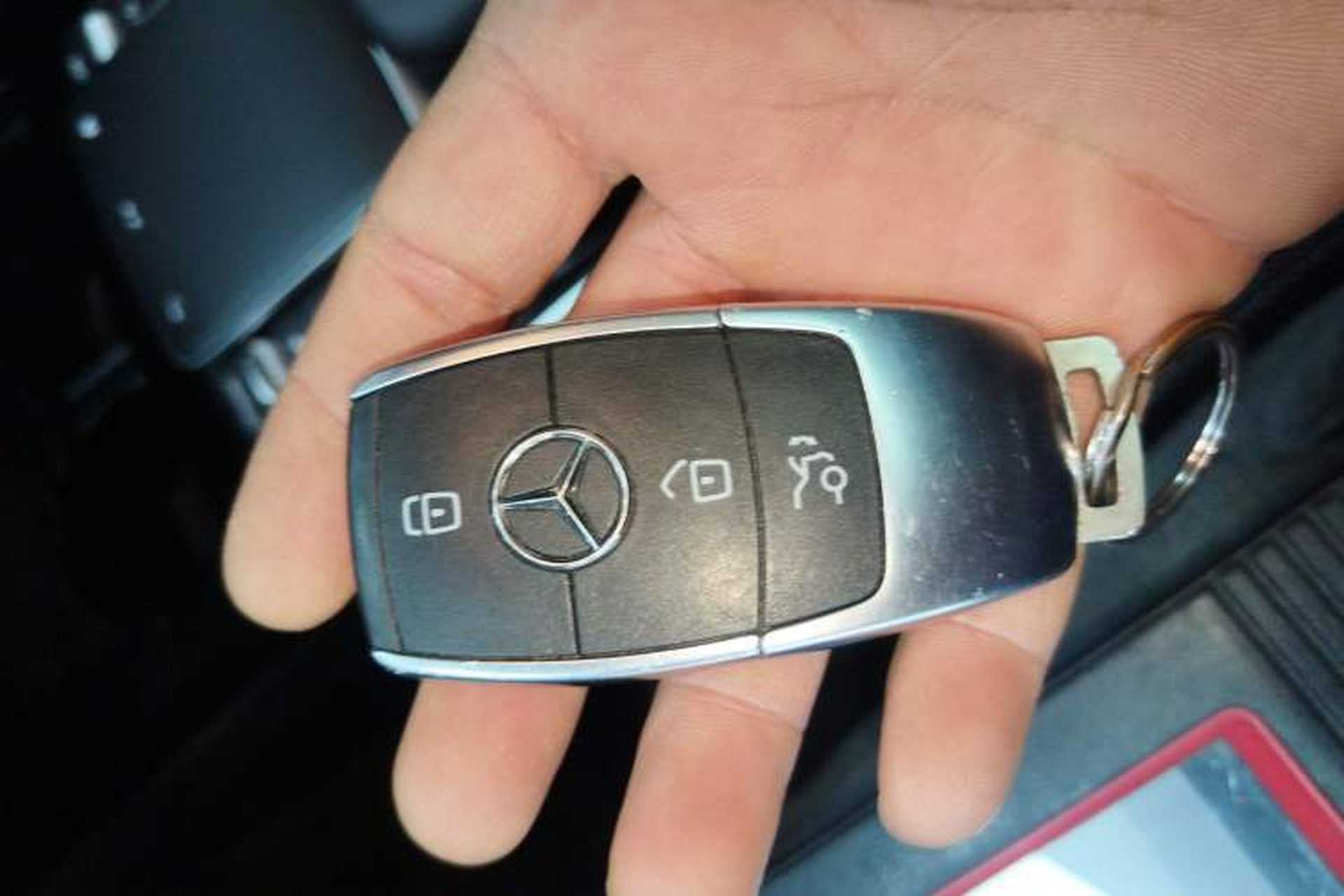 Used Mercedes-Benz A-Class 2022 Revised Version A 200 L Sport Sedan Fashionable Style Vehicle Key