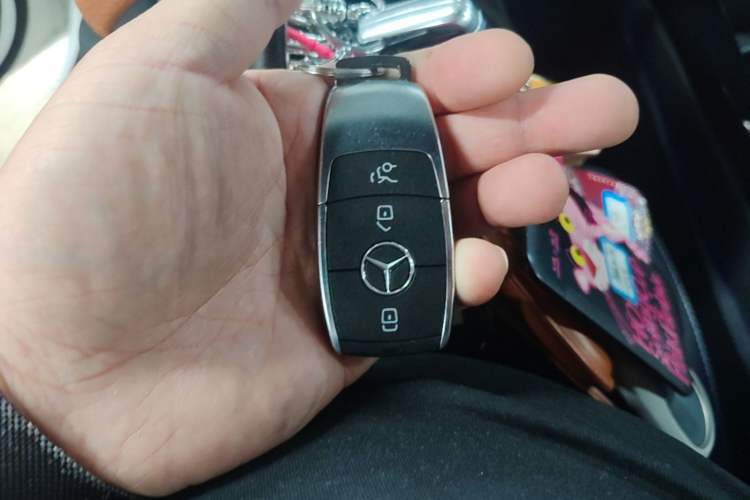 Used Mercedes-Benz A-Class 2022 Revised Version A 200 L Sport Sedan Fashionable Style Vehicle Key