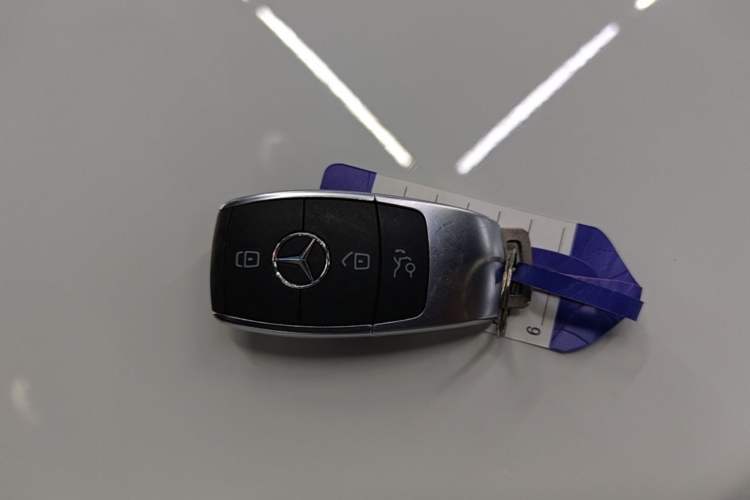Used Mercedes-Benz A-Class 2022 Revised Version A 200 L Sport Sedan Fashionable Style Vehicle Key