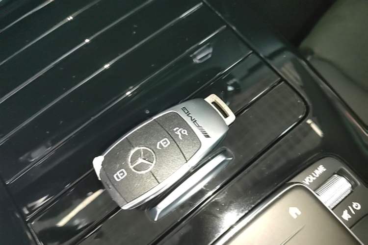 Used Mercedes-Benz A-Class 2022 Revised Version A 200 L Sport Sedan Fashionable Style Vehicle Key