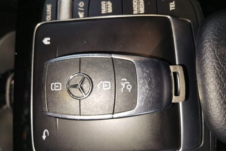 Used Mercedes-Benz A-Class 2022 Revised Version A 200 L Sport Sedan Fashionable Style Vehicle Key