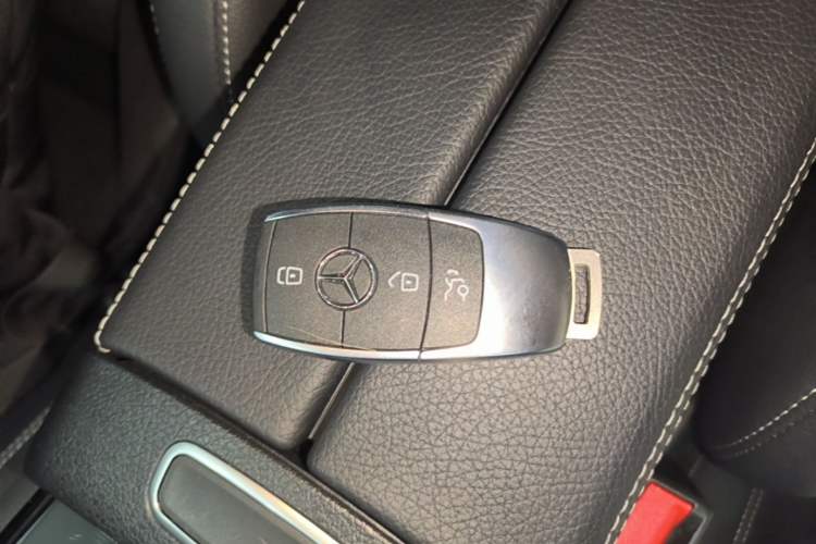 Used Mercedes-Benz A-Class 2022 Revised Version A 200 L Sport Sedan Fashionable Style Vehicle Key