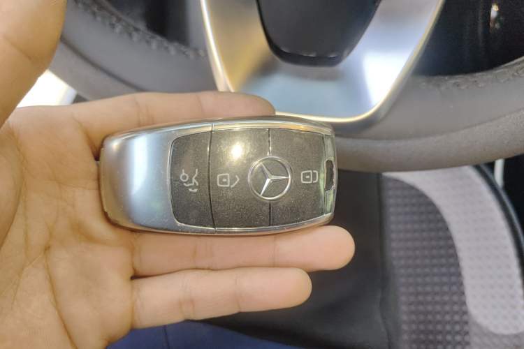 Used Mercedes-Benz A-Class 2022 Revised Version A 200 L Sport Sedan Fashionable Style Vehicle Key