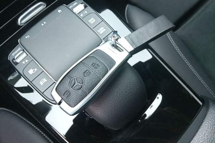 Used Mercedes-Benz A-Class 2022 Revised Version A 200 L Sport Sedan Fashionable Style Vehicle Key