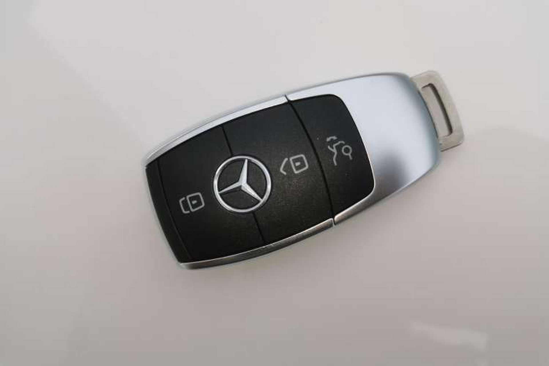 Used Mercedes-Benz A-Class 2022 Second Facelift A 200 L Sport Sedan Fashion Version Vehicle Key
