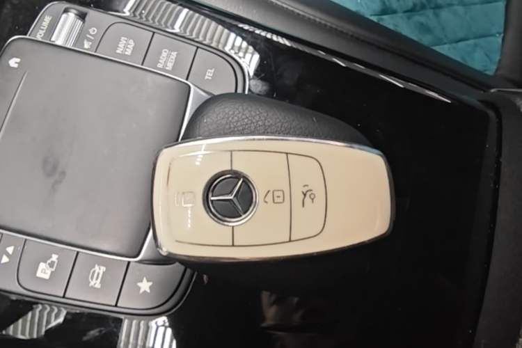 Used Mercedes-Benz A-Class 2022 Revised Version A 200 L Sport Sedan Fashionable Style Vehicle Key