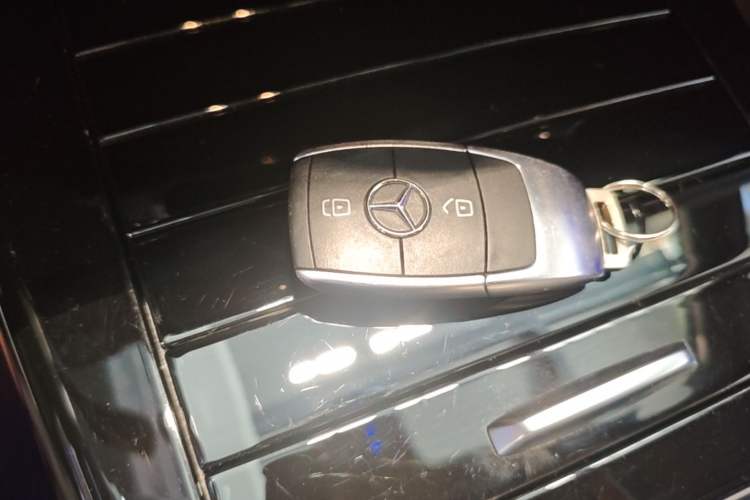Used Mercedes-Benz A-Class 2022 Revised Version A 200 L Sport Sedan Fashionable Style Vehicle Key