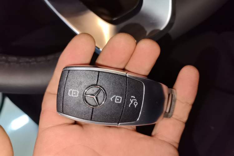 Used Mercedes-Benz A-Class 2022 Revised Version A 200 L Sport Sedan Fashionable Style Vehicle Key