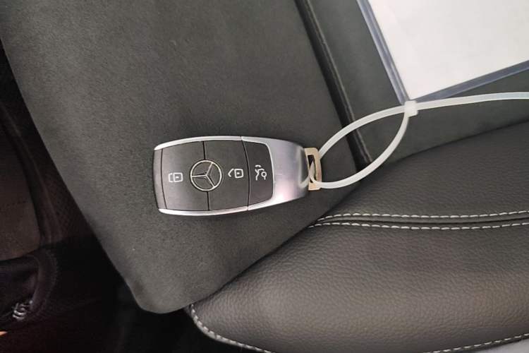 Used Mercedes-Benz A-Class 2022 Revised Version A 200 L Sport Sedan Fashionable Style Vehicle Key