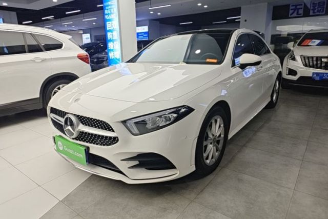 Ojetý Mercedes-Benz A-Class 2022 Restyled A 200 L Sport Sedan Fashion Version
