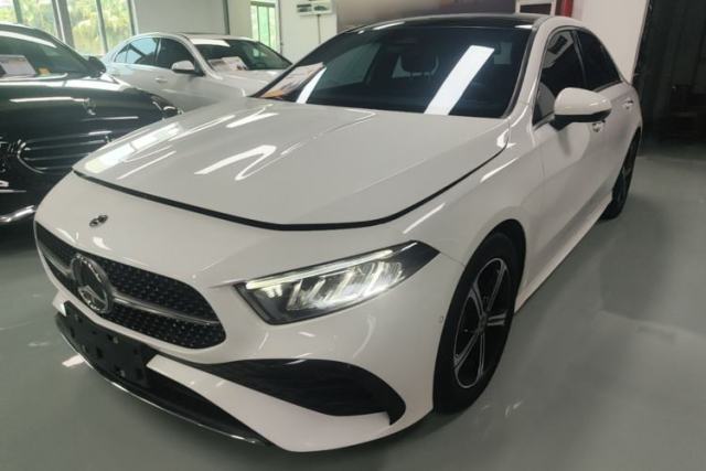 Ojetý Mercedes-Benz A-Class 2022 Revised Version A 200 L Sport Sedan Fashionable Style
