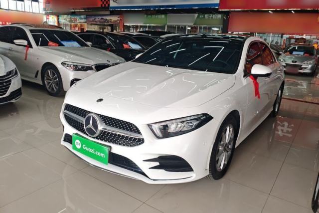 Ojetý Mercedes-Benz A-Class 2022 Restyled A 200 L Sport Sedan Fashion Version