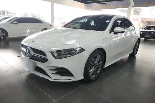 Ojetý Mercedes-Benz A-Class 2022 Restyled A 180 L Sport Sedan