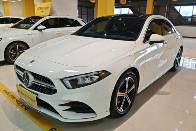 Ojetý Mercedes-Benz A-Class 2022 Revised Version A 200 L Sport Sedan Fashionable Style