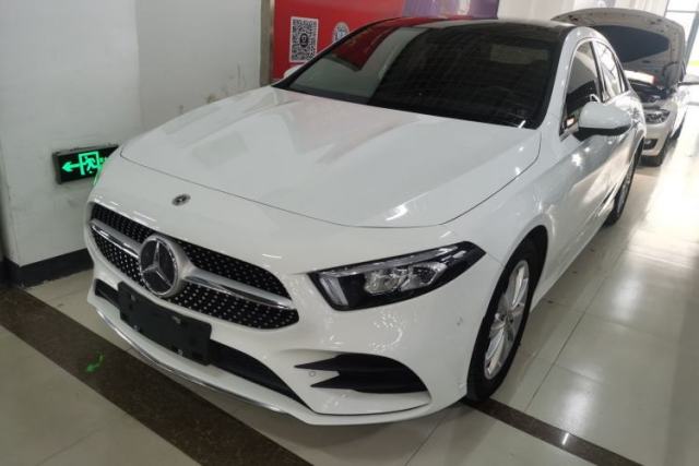 Ojetý Mercedes-Benz A-Class 2022 Restyled A 200 L Sport Sedan Fashion Version