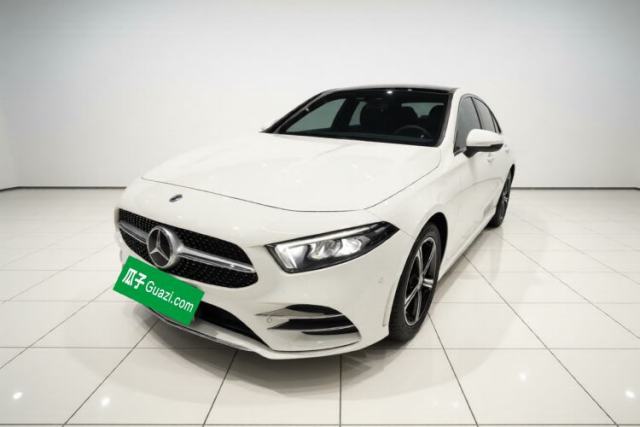 Ojetý Mercedes-Benz A-Class 2022 Second Facelift A 200 L Sport Sedan Fashion Version