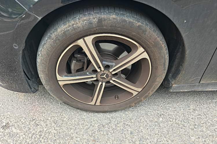 Used Mercedes-Benz A-Class 2023 A 200 L Fashion Model Left Front Wheel Hub