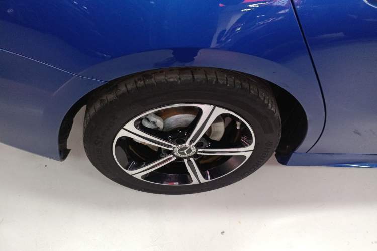 Used Mercedes-Benz A-Class 2023 A 200 L Fashion Model Right Rear Wheel Hub