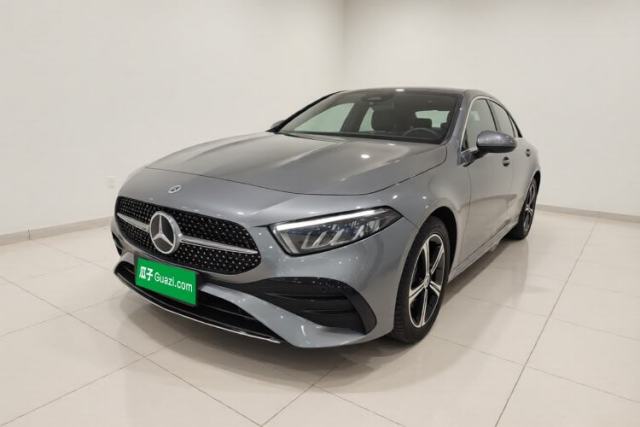 Ojetý Mercedes-Benz A-Class 2023 A 200 L Fashion Model