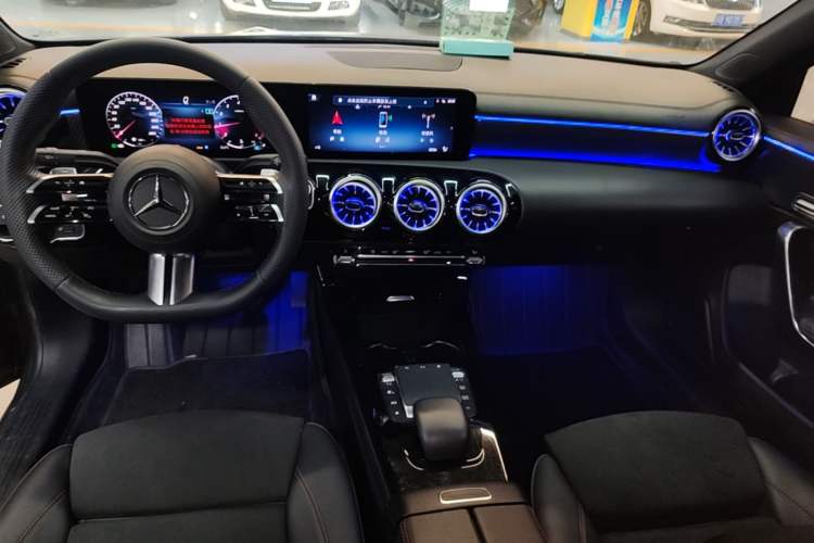Used Mercedes-Benz A-Class 2023 A 200 L Fashion Model Audio And AC Panel