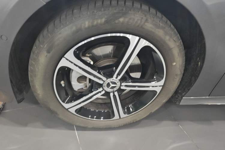 Used Mercedes-Benz A-Class 2023 A 200 L Fashion Model Left Front Wheel Hub