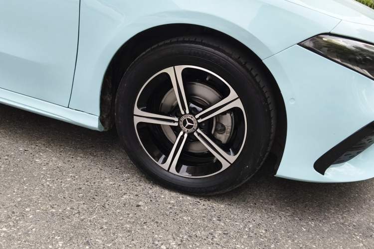 Used Mercedes-Benz A-Class 2023 A 200 L Fashion Model Right Front Wheel Hub