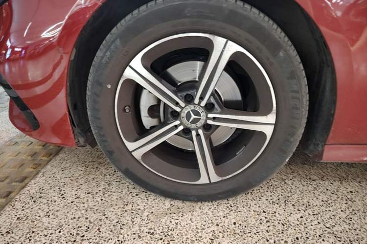 Used Mercedes-Benz A-Class 2023 A 200 L Fashion Model Left Front Wheel Hub
