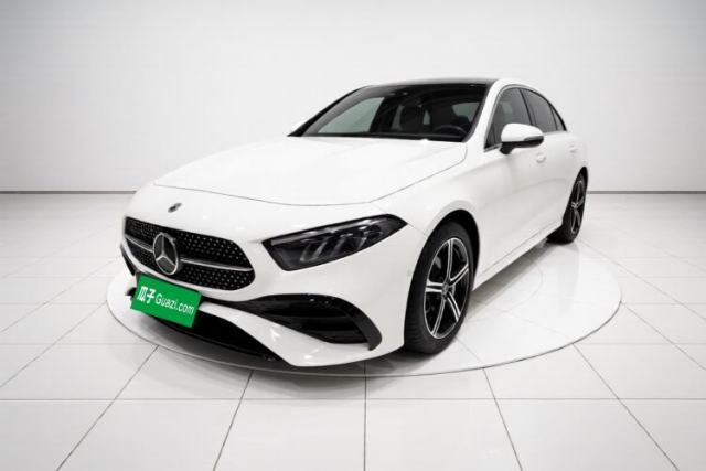 Ojetý Mercedes-Benz A-Class 2023 A 200 L Fashion Model