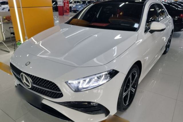 Ojetý Mercedes-Benz A-Class 2023 A 200 L Fashion Model