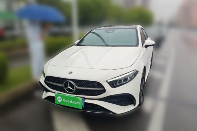 Ojetý Mercedes-Benz A-Class 2023 A 200 L Fashion Model