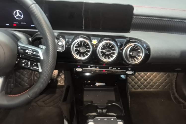 Used Mercedes-Benz A-Class 2023 A 200 L Fashion Model Audio And AC Panel