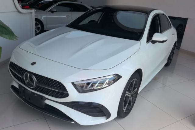 Ojetý Mercedes-Benz A-Class 2023 A 200 L Fashion Model