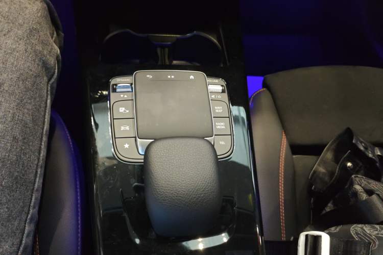 Used Mercedes-Benz A-Class 2023 A 200 L Fashion Model Gear Lever