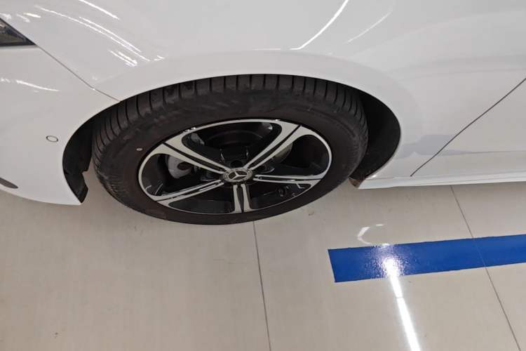 Used Mercedes-Benz A-Class 2023 A 200 L Fashion Model Left Front Wheel Hub