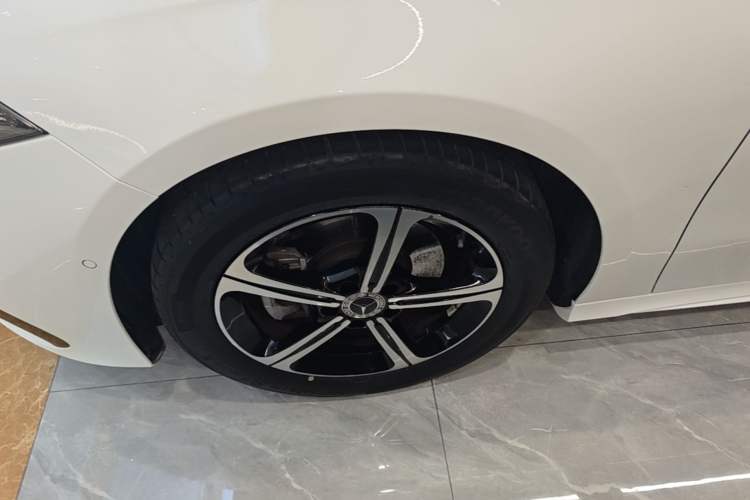 Used Mercedes-Benz A-Class 2023 A 200 L Fashion Model Left Front Wheel Hub
